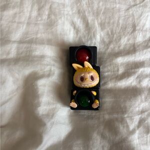 Labubu: Almost hidden traffic light